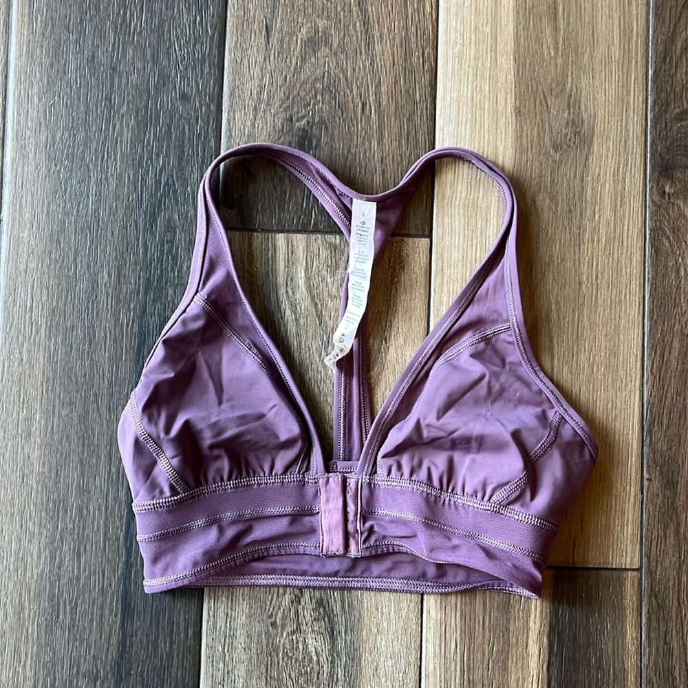 Lululemon Racer Back Sports Bra Size 4 never worn